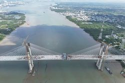 Cầu vượt s&ocirc;ng L&ograve;ng T&agrave;u tăng tốc, dự kiến về đ&iacute;ch v&agrave;o th&aacute;ng 9
