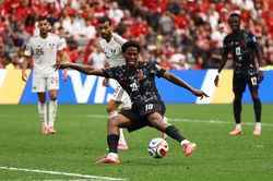 Jonathan David lập hat-trick, Canada thắng 'hủy diệt' Qatar 6-0