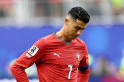 Neves thổi b&ugrave;ng tranh c&atilde;i khi n&oacute;i về Ronaldo