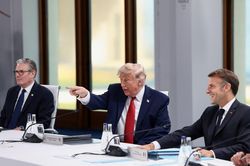 Ông Trump: Khoản thanh toán 300 tỷ USD cho Iran là 'tin giả'