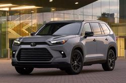 Sếp Toyota muốn bỏ bớt phiên bản xe