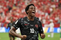 Sau Messi, ch&acirc;n s&uacute;t Canada lập hat-trick thứ hai tại World Cup 2026