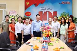 C&aacute;c cơ quan, đơn vị thăm, ch&uacute;c mừng B&aacute;o Văn H&oacute;a nh&acirc;n kỷ niệm 101 năm Ng&agrave;y B&aacute;o ch&iacute; C&aacute;ch mạng Việt Nam