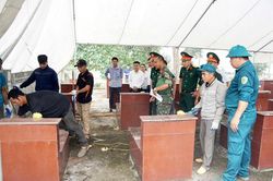Lấy mẫu ADN h&agrave;i cốt liệt sĩ chưa r&otilde; danh t&iacute;nh tại Nghĩa trang Liệt sĩ x&atilde; Hưng Kh&aacute;nh