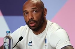 Thierry Henry thay đổi quan điểm về Ronaldo