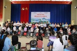 'Phiên chợ 0 đồng' hỗ trợ trẻ em có hoàn cảnh khó khăn xã Mường Khương