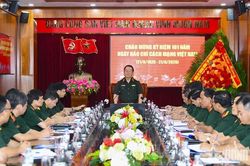 Đại tướng Nguyễn Trọng Nghĩa thăm, chúc mừng Báo Quân đội nhân dân