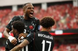 Canada lần đầu thắng trận tại World Cup, Jonathan David lập hat-trick