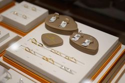Giá vàng ngày 19/6: Vàng miếng, vàng nhẫn lại giảm sâu, 'bốc hơi' 5 triệu đồng/lượng