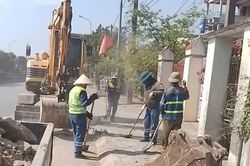 Khơi thông rãnh thoát nước Quốc lộ 1, hạn chế ngập úng, bảo vệ kết cấu đường