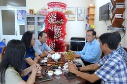 L&atilde;nh đạo C&agrave; Mau thăm, ch&uacute;c mừng c&aacute;c cơ quan b&aacute;o ch&iacute; dịp 21/6