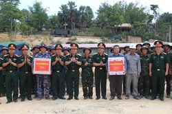 Thượng tướng Trương Thi&ecirc;n T&ocirc; thăm, động vi&ecirc;n lực lượng x&acirc;y dựng trường nội tr&uacute;