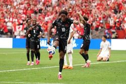 Qatar vỡ trận, Canada thắng đậm trận đầu ti&ecirc;n ở World Cup