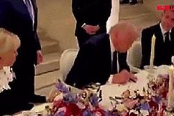 Ông Donald Trump nói Iran 'đầu hàng vô điều kiện'