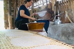 Làng nghề bánh tráng Phú Hòa Đông chủ động chuyển mình