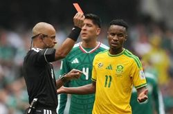 World Cup 2026 sớm vượt c&uacute;p thế giới 2022 về số thẻ đỏ sau 28 trận