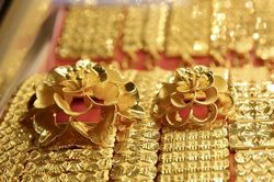 Gi&aacute; v&agrave;ng h&ocirc;m nay (chiều 19-6): Đồng loạt giảm mạnh