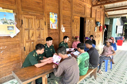 Đồn Bi&ecirc;n ph&ograve;ng Sen Thượng: Trao sinh kế v&agrave; phổ biến ph&aacute;p luật cho người d&acirc;n bi&ecirc;n giới