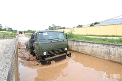 Tổng cục Hậu cần - Kỹ thuật nghiệm thu 37 xe Kamaz vận tải, k&eacute;o ph&aacute;o lắp r&aacute;p tại cơ sở trong nước