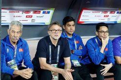 HLV Philippe Troussier không ngạc nhiên với màn trình diễn của châu Á