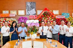 Lãnh đạo TPHCM thăm, chúc mừng các cơ quan báo chí Trung ương