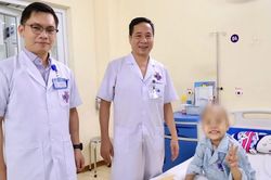 Thay khớp tăng trưởng nhân tạo cho bé 6 tuổi mắc ung thư xương