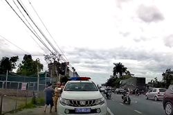 CSGT Hưng Y&ecirc;n d&ugrave;ng xe đặc chủng đưa b&eacute; trai co giật đi cấp cứu kịp thời