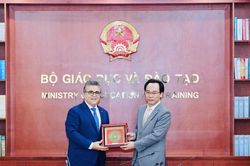 Bộ trưởng Ho&agrave;ng Minh Sơn tiếp Đại sứ Palestine tại Việt Nam