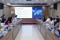 Ứng dụng c&ocirc;ng nghệ số n&acirc;ng cao chất lượng đ&agrave;o tạo tiếng Anh