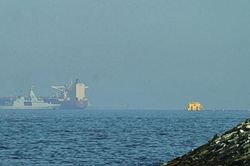 Eo biển Hormuz mở cửa: 93 triệu th&ugrave;ng dầu được giải ph&oacute;ng, hạm đội t&agrave;u của Iran tăng cường xuất khẩu