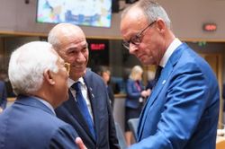EU lục đục nội bộ v&igrave; chuyện đối thoại với Nga