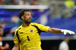 Thủ môn Vozinha được đoàn tụ cùng mẹ trước trận đối đầu Uruguay