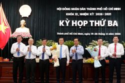 Miễn nhiệm một Phó chủ tịch và hai ủy viên UBND TPHCM