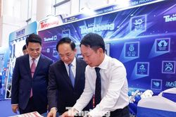 Gian h&agrave;ng Hội B&aacute;o to&agrave;n quốc 2026 h&uacute;t kh&aacute;ch với c&ocirc;ng nghệ v&agrave; sắc m&agrave;u