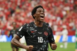 Jonathan David v&agrave; h&agrave;nh tr&igrave;nh thay đổi h&igrave;nh ảnh b&oacute;ng đ&aacute; Canada