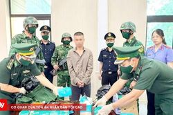 Giấu khoảng 27kg ma t&uacute;y trong ba l&ocirc;, đối tượng bị bắt tại trận