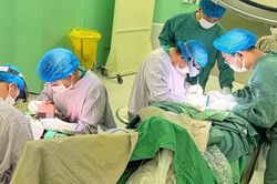 6 giờ nối th&agrave;nh c&ocirc;ng b&agrave;n tay đứt l&igrave;a cho nam thanh ni&ecirc;n