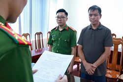 Người đàn ông nhận ốp gỗ vào nhà dân để 'giúp' trục lợi hàng tỷ đồng tiền đền bù