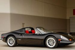 Siêu xe 'Ferrari hạng hai' đời 1972 bị thay động cơ vẫn có giá hơn 21 tỷ đồng