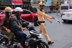 Gần 40.000 t&agrave;i xế bị tước v&agrave; trừ điểm bằng l&aacute;i sau 5 th&aacute;ng tại TPHCM