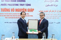 Palestine truy tặng Hu&acirc;n chương Đại Hu&acirc;n đai cho Đại tướng V&otilde; Nguy&ecirc;n Gi&aacute;p