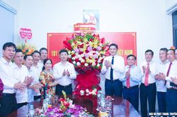 Đồng chí Hoàng Nghĩa Hiếu chúc mừng Hội Nhà báo tỉnh, các cơ quan báo chí nhân kỷ niệm 101 năm Ngày Báo chí cách mạng Việt Nam