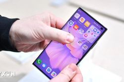UAE cấm trẻ em dưới 15 tuổi sử dụng mạng xã hội