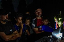 Người dân Gaza dựng lều tạm xem World Cup 2026 gây xúc động toàn cầu