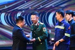 Nhà báo 'việc tử tế'