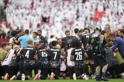 World Cup 2026: Chiến thắng ph&aacute; 'dớp s&acirc;n nh&agrave;' của Canada