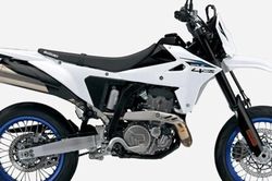 Suzuki tung 'vũ khí' mới cho dân mê ôm cua: DR-Z4SM 2026 giá gần 200 triệu đồng