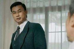 Nam diễn vi&ecirc;n Duy Hưng bất ngờ 'h&oacute;a' tổng t&agrave;i b&aacute; đạo, g&acirc;y sốt m&agrave;n ảnh Việt