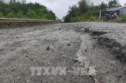 Cận cảnh 70km rách nát trên tuyến độc đạo đi Cửa khẩu quốc tế Nam Giang