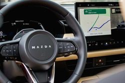 Mazda thay đổi quan điểm về màn hình cảm ứng
